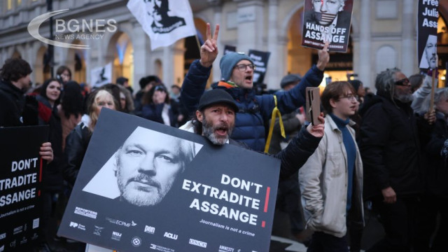 The US Department of Justice is discussing with Julian Assange's lawyers the possibility of mitigating the charges in exchange for their confession